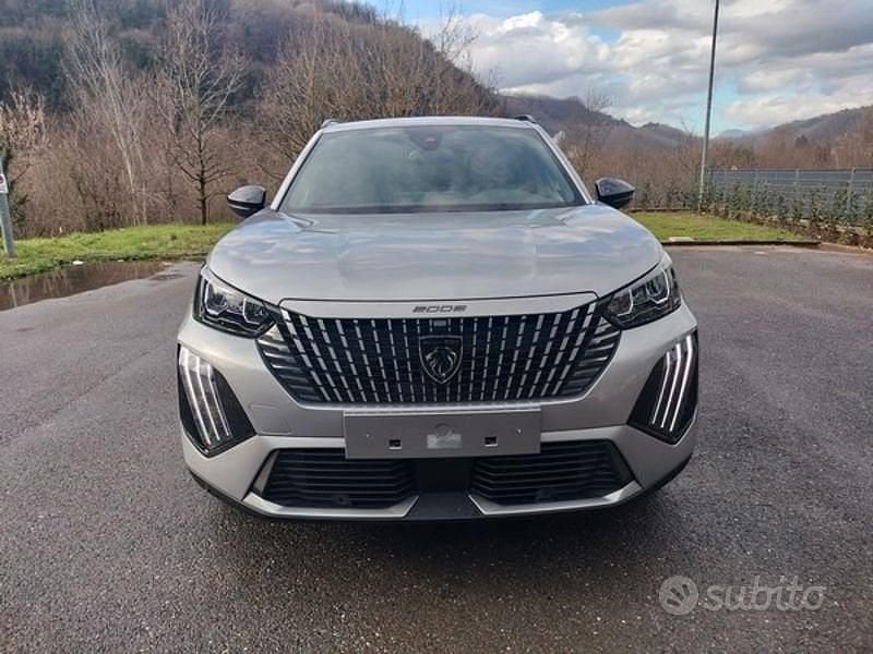 Usata Peugeot 2008 Allure 102 CV (75 kW) 2025 Grigio SUV