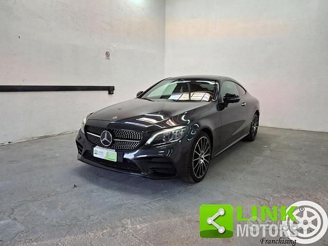 Usata Mercedes C220 AMG line 194 CV (142 kW) 2020 Grigio Coupé