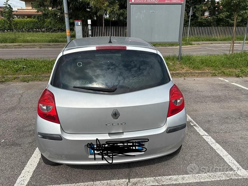 Usata Renault Clio II 75 CV (55 kW) 2008 Grigio Berlina