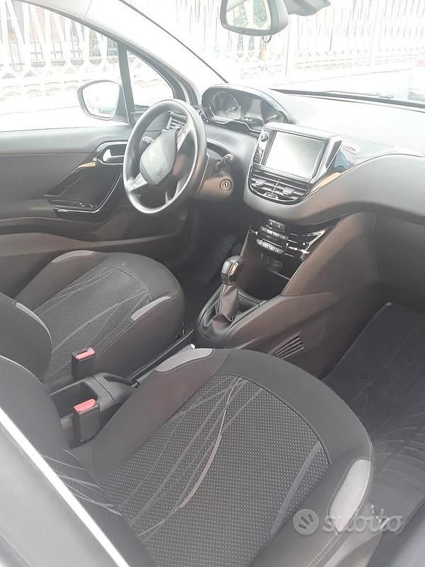 Usata Peugeot 208 Access 82 CV (60 kW) 2013 Bianco Utilitaria