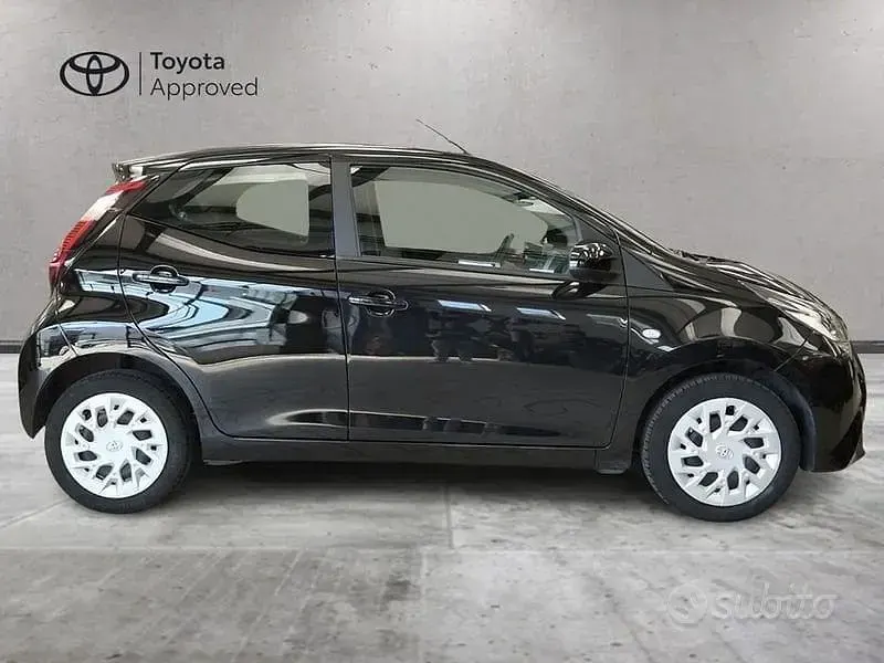 Usata Toyota Aygo X-play 72 CV (52 kW) 2021 Nero Utilitaria