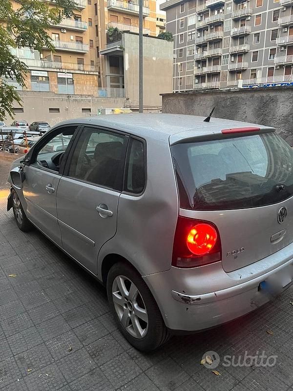 Usata VW Polo 54 CV (39 kW) 2005 Grigio Berlina