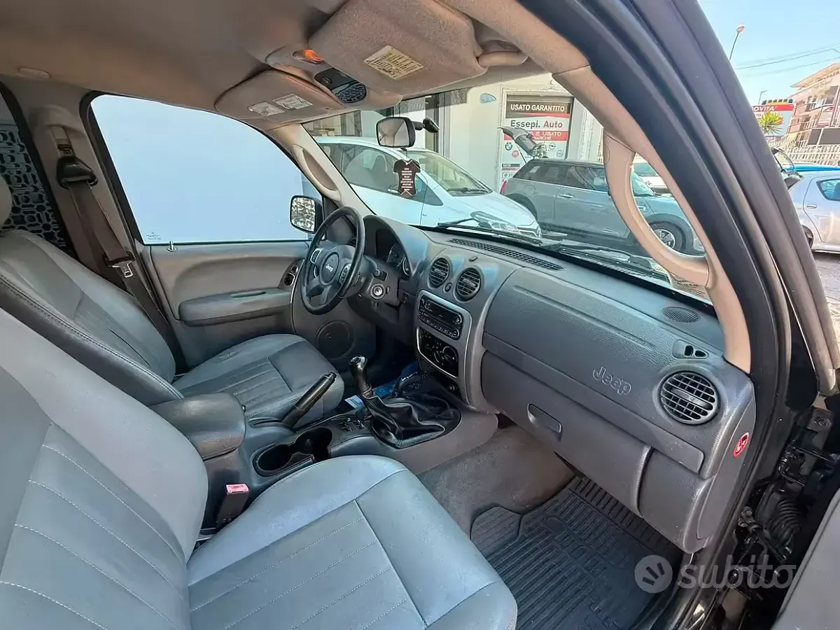 Usata Jeep Cherokee Limited 163 CV (119 kW) 2006 Nero SUV