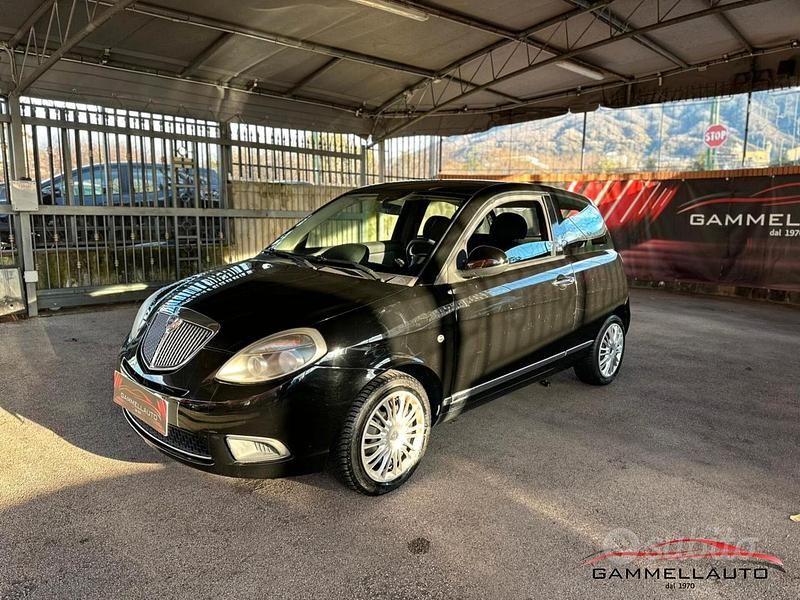 Usata Lancia Ypsilon 69 CV (50 kW) 2011 Nero Utilitaria