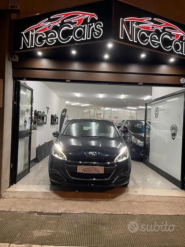 Usata Peugeot 208 Active 81 CV (59 kW) 2016 Blu Utilitaria