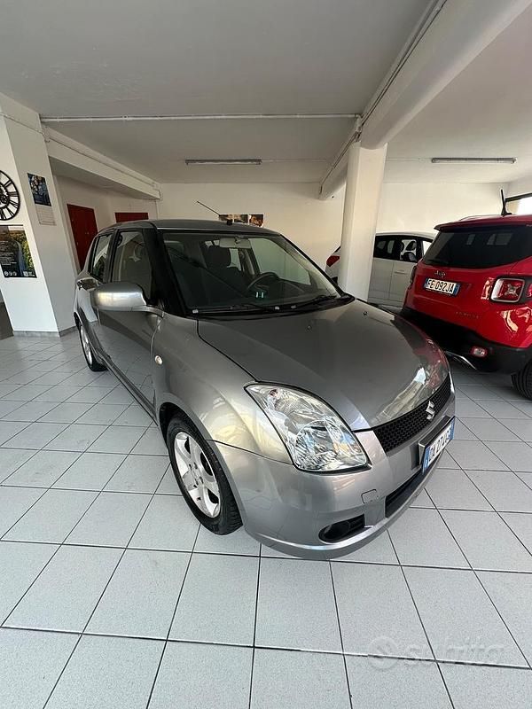 Usata Suzuki Swift GL 92 CV (67 kW) 2006 Grigio Utilitaria