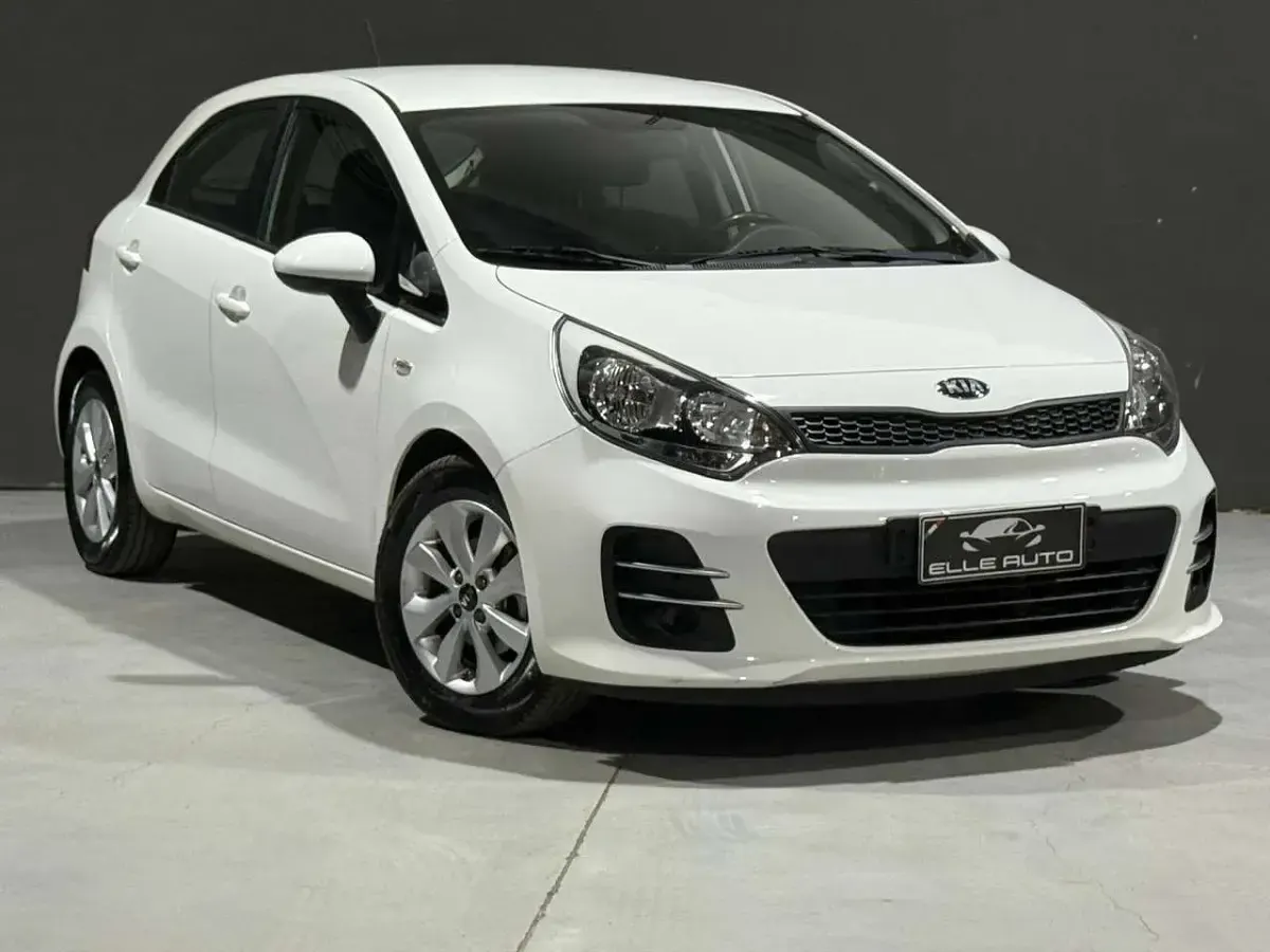 Usata Kia Rio 75 CV (55 kW) 2017 Bianco Berlina
