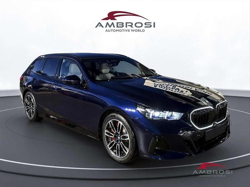 Nuova BMW 540 Comfort Edition 303 CV (222 kW) 2026 Tanzanite blue metallizzato Station wagon