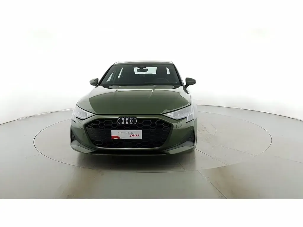 Usata Audi A3 e-tron 116 CV (85 kW) 2025 Verde distretto metallizzato Utilitaria