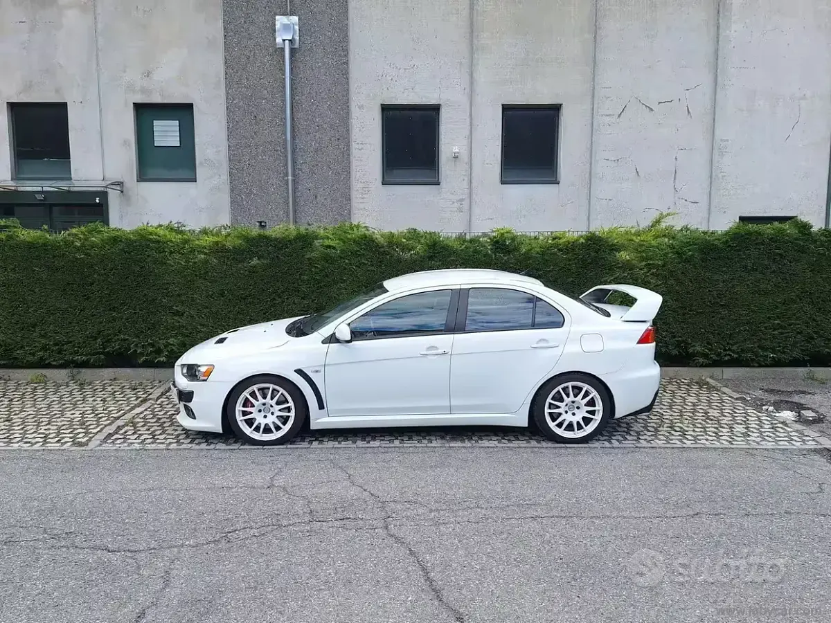 Usata Mitsubishi Lancer Evolution 295 CV (216 kW) 2009 Bianco Berlina