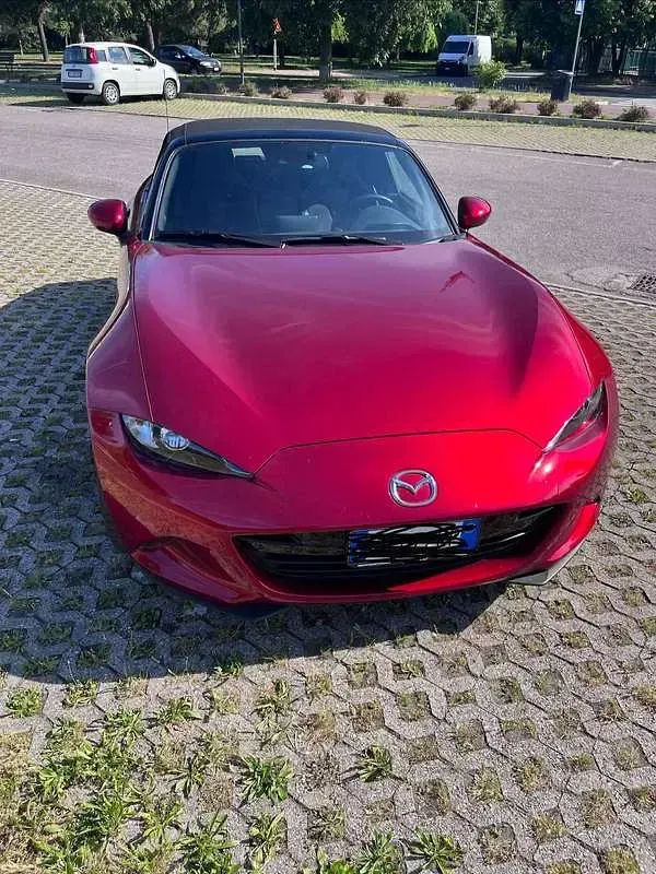 Usata Mazda MX5 Inclusive 184 CV (135 kW) 2021 Rosso Cabrio