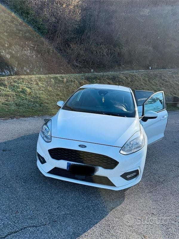 Bianco Usata 2018 Ford Fiesta ST-Line Berlina | 10.000 € (Buon prezzo) - Immagine 1/4