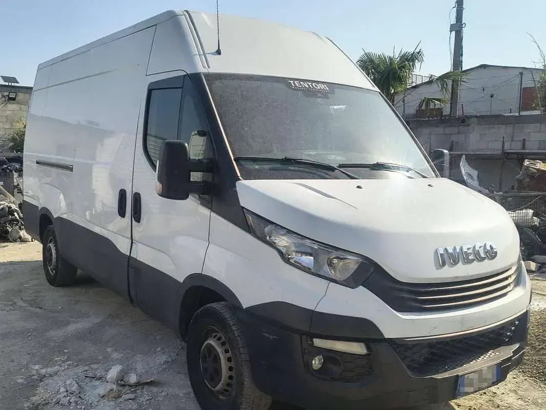 Usata Iveco Daily 156 CV (114 kW) 2017 Bianco Furgone