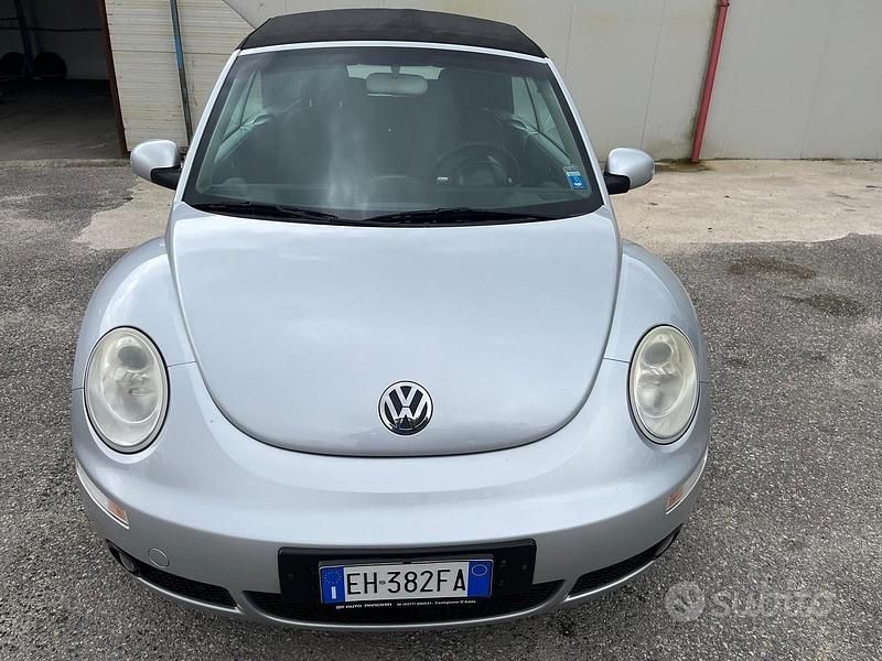 Usata VW New Beetle 105 CV (77 kW) 2006 Grigio Utilitaria
