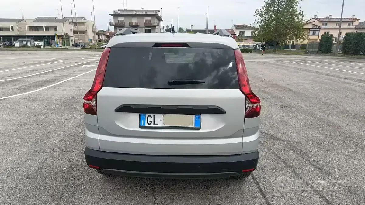 Usata Dacia Jogger Extreme 101 CV (74 kW) 2022 Grigio Monovolume