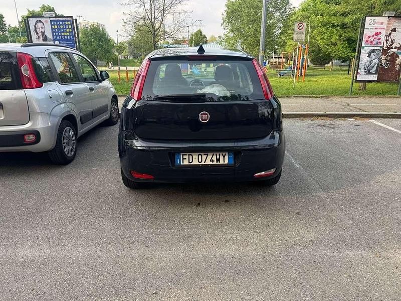 Usata Fiat Punto Lounge 77 CV (56 kW) 2016 Blu/azzurro Utilitaria