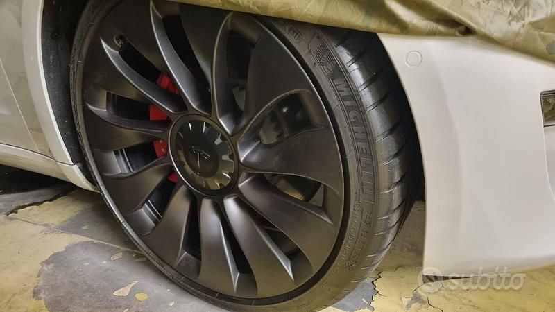 Bianco Usata 2022 Tesla Model 3 Performance Tre volumi | 34.700 € (Buon prezzo) - Immagine 1/4