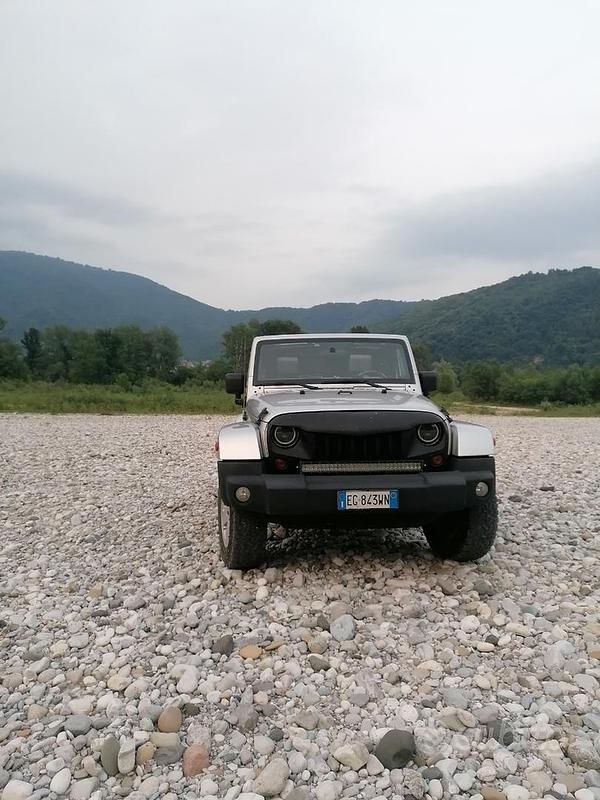 Usata Jeep Wrangler 200 CV (147 kW) 2011 Grigio SUV