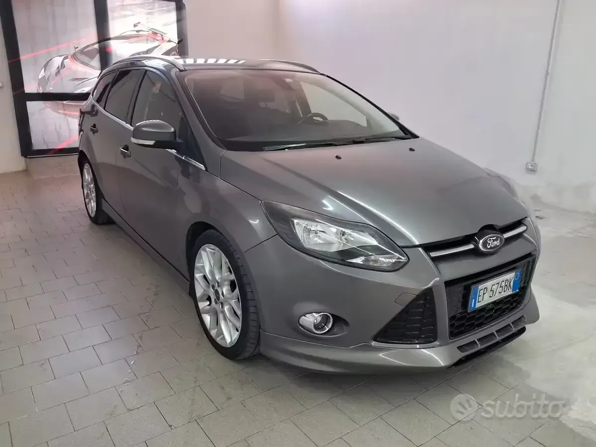 Usata Ford Focus Individual 163 CV (119 kW) 2012 Grigio Station wagon