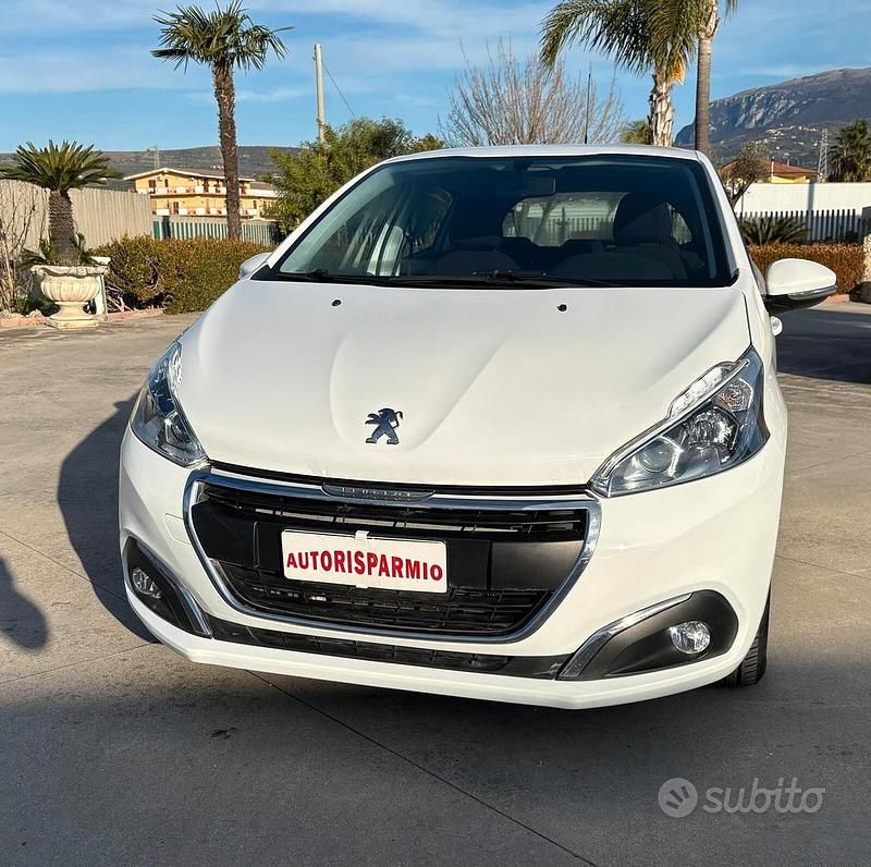 Usata Peugeot 208 Active 101 CV (74 kW) 2019 Bianco Utilitaria