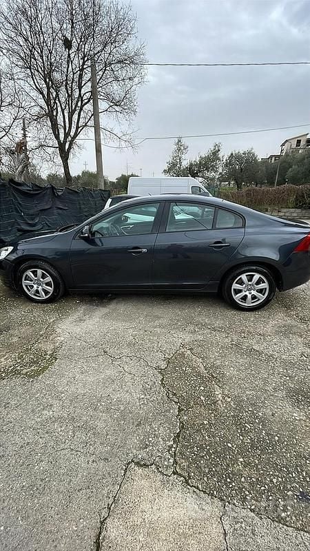 Usata Volvo S60 Kinetic 115 CV (84 kW) 2012 Grigio Berlina