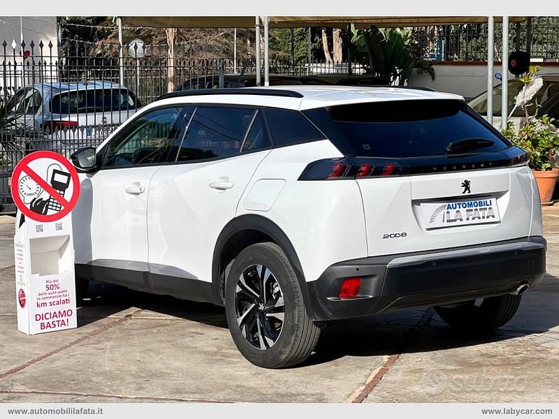 Usata Peugeot 2008 Allure 110 CV (80 kW) 2022 Bianco SUV
