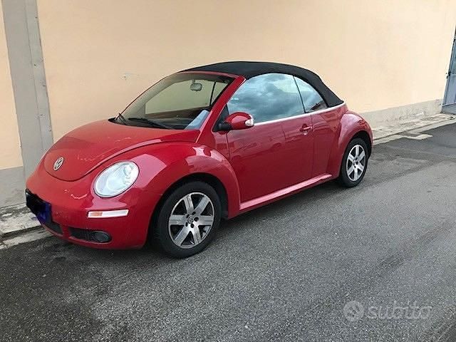 Usata VW New Beetle 105 CV (77 kW) 2006 Rosso Utilitaria