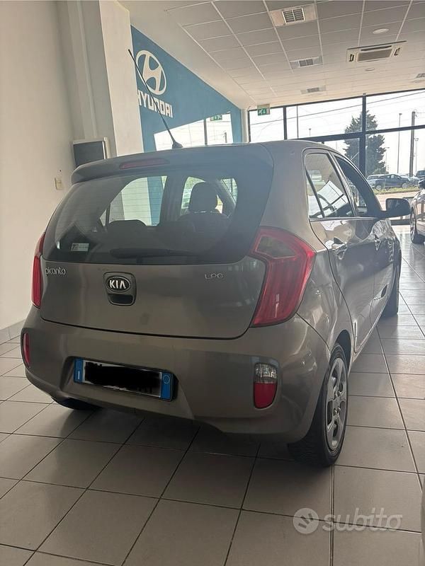 Usata Kia Picanto 69 CV (50 kW) 2014 Beige Utilitaria