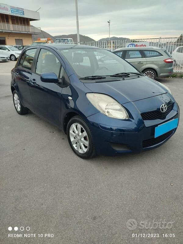 Usata Toyota Yaris 90 CV (66 kW) 2009 Blu Berlina