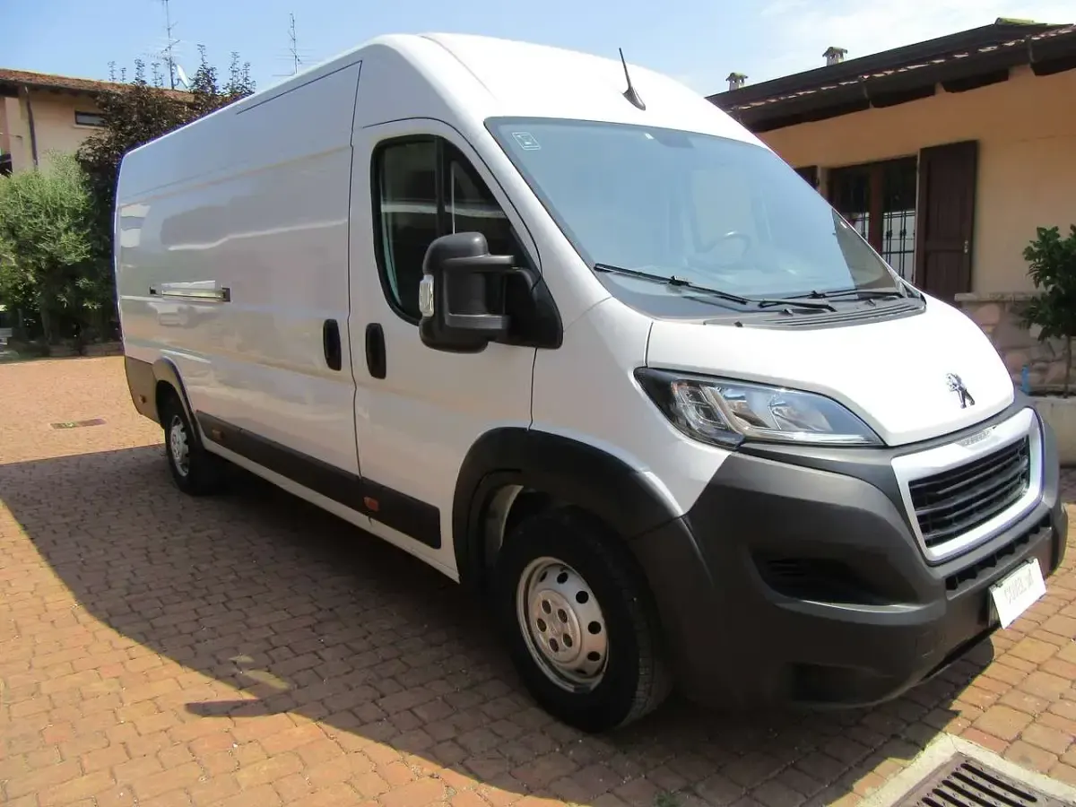 Usata Peugeot Boxer 140 CV (102 kW) 2023 Bianco Furgone