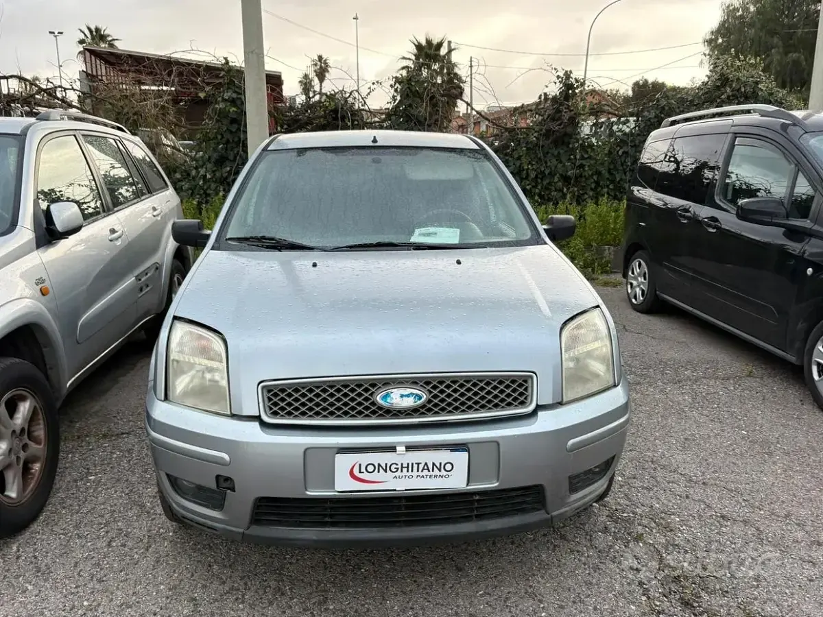 Usata Ford Fusion 68 CV (50 kW) 2005 Grigio Utilitaria