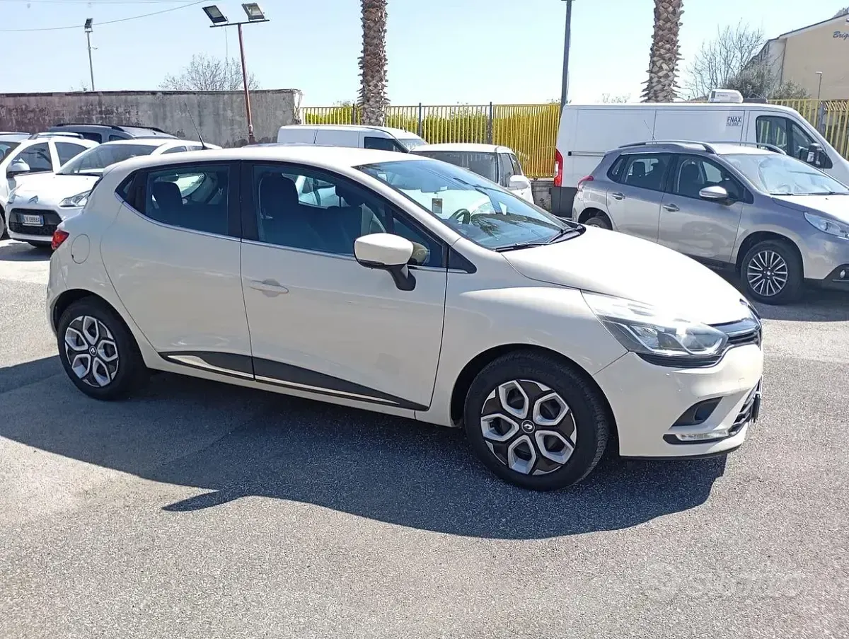 Usata Renault Clio IV 90 CV (66 kW) 2017 Beige Berlina
