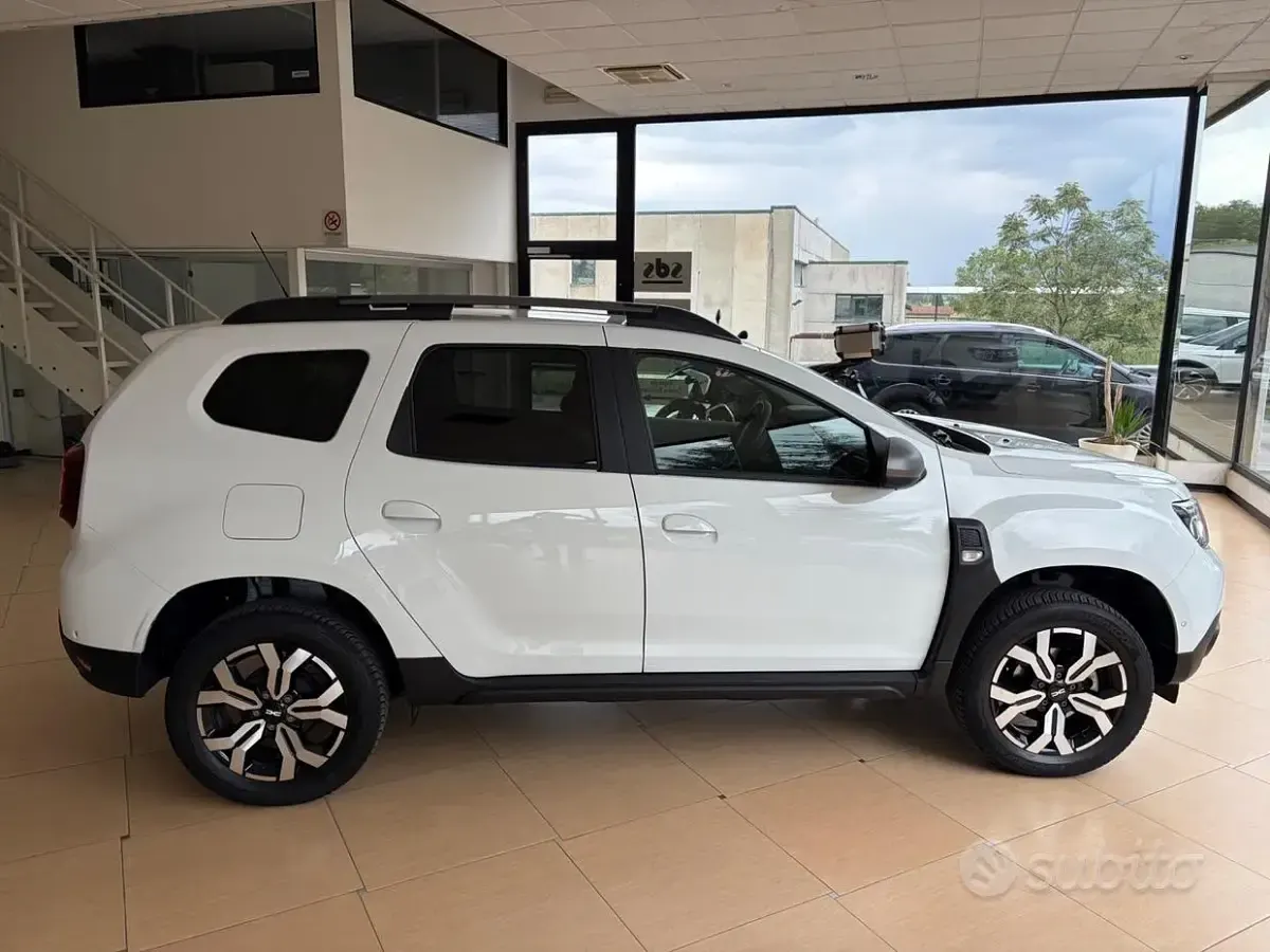 Usata Dacia Duster Prestige 101 CV (74 kW) 2023 Bianco SUV