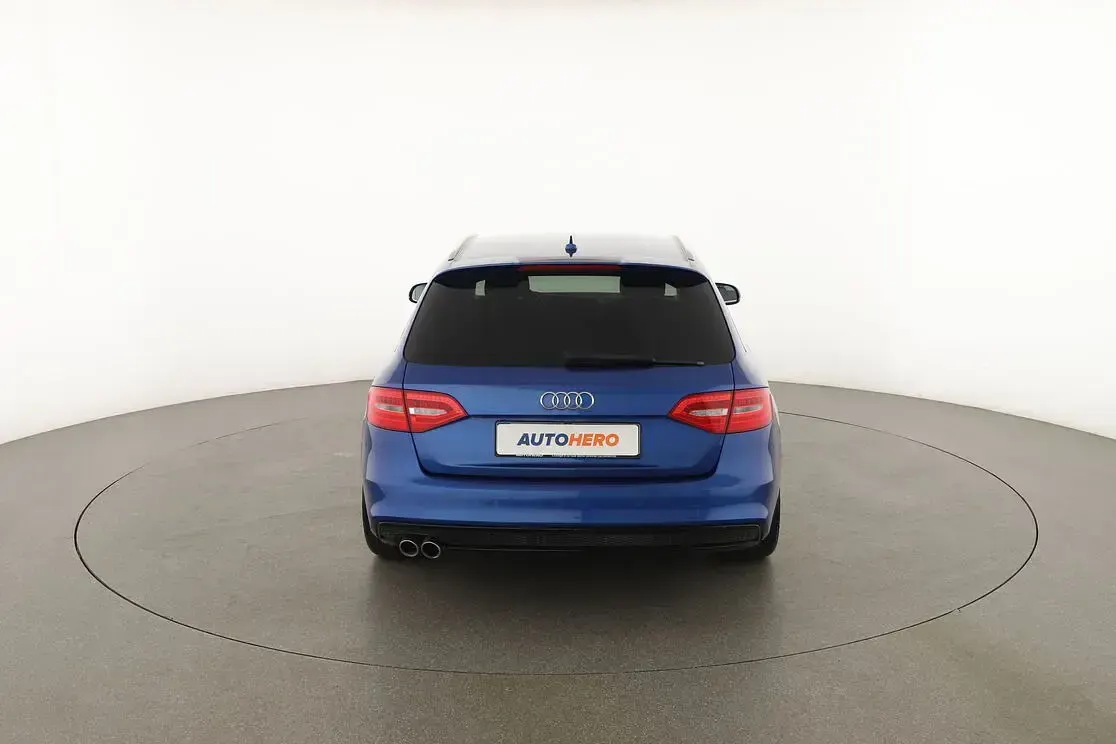 Usado Audi A4 Ambition 150 CV (110 kW) 2015 Azul Familiar
