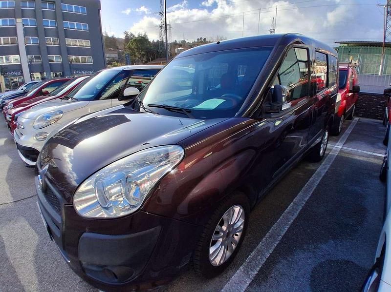 Occasion Fiat Doblò Emotion 105 ch (77 kW) 2010 Beige Monospace