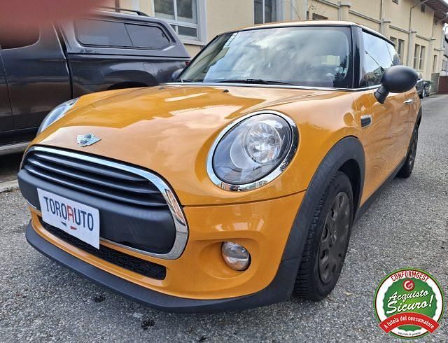 Usata Mini ONE 75 CV (55 kW) 2015 Arancione Utilitaria