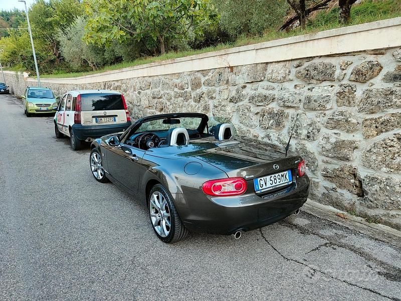 Usata Mazda MX5 126 CV (92 kW) 2014 Grigio Cabrio
