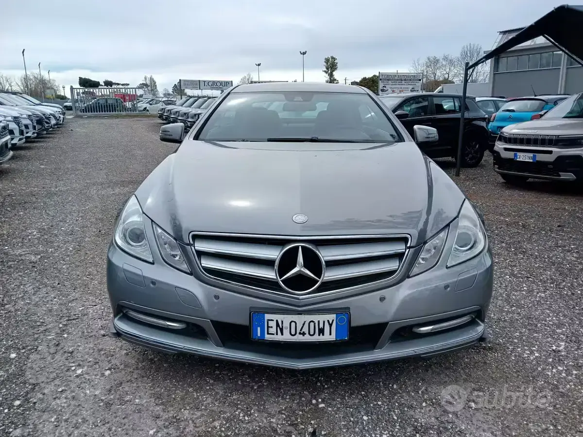 Usata Mercedes E220 170 CV (125 kW) 2012 Grigio Coupé
