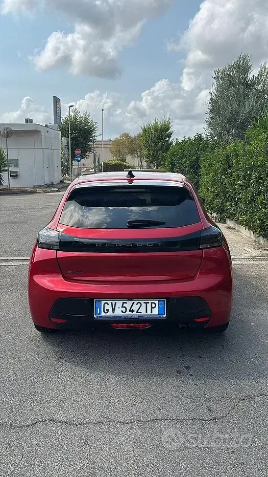 Usata Peugeot 208 101 CV (74 kW) 2024 Rosso Utilitaria