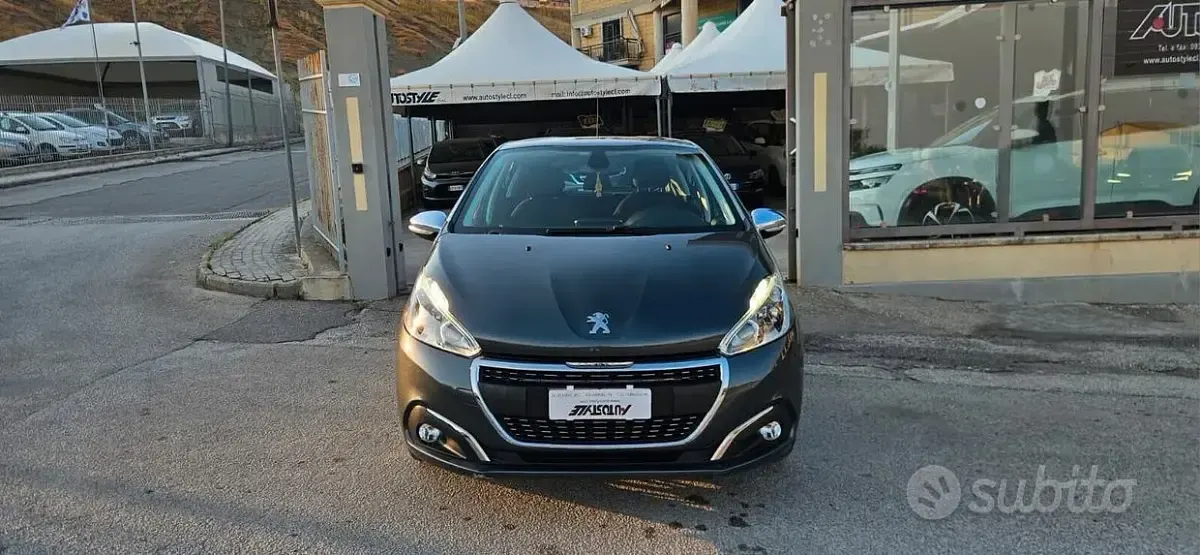 Usata Peugeot 208 Allure 75 CV (55 kW) 2017 Grigio Utilitaria