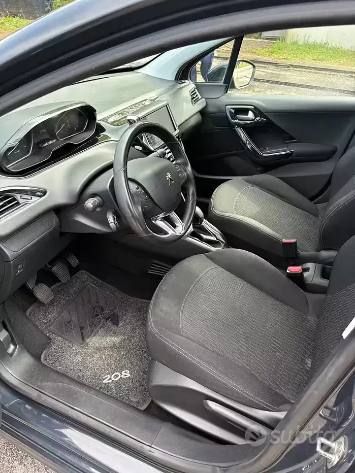 Usata Peugeot 208 75 CV (55 kW) 2018 Bluazzurro Utilitaria