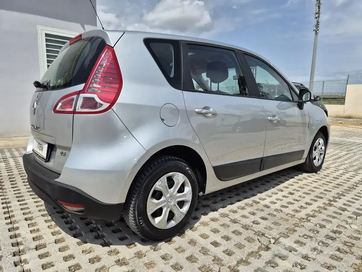 Usata Renault Scenic E-Tech 106 CV (77 kW) 2009 Grigio Monovolume