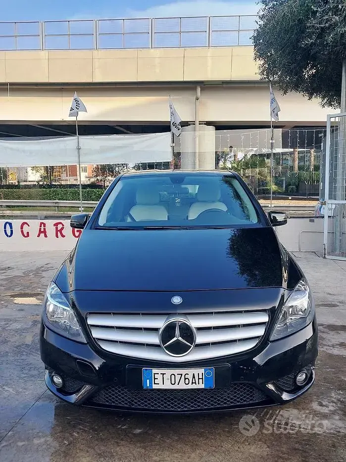 Usata Mercedes B160 90 CV (66 kW) 2013 Nero Utilitaria