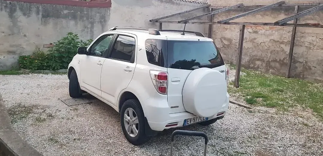 Usata Daihatsu Terios 105 CV (77 kW) 2010 Bianco SUV