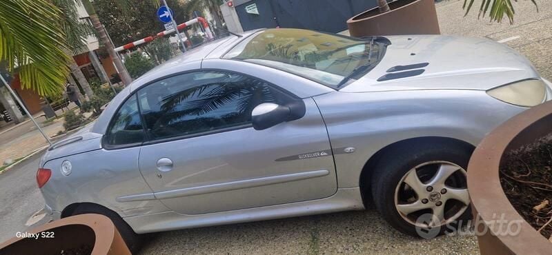 Usata Peugeot 206 CC 109 CV (80 kW) 2006 Grigio Cabrio