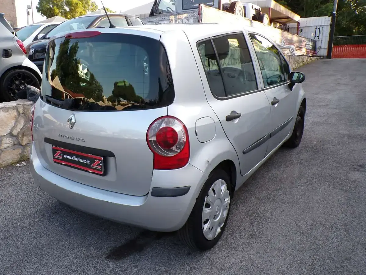 Usata Renault Modus 75 CV (55 kW) 2007 Argento Monovolume