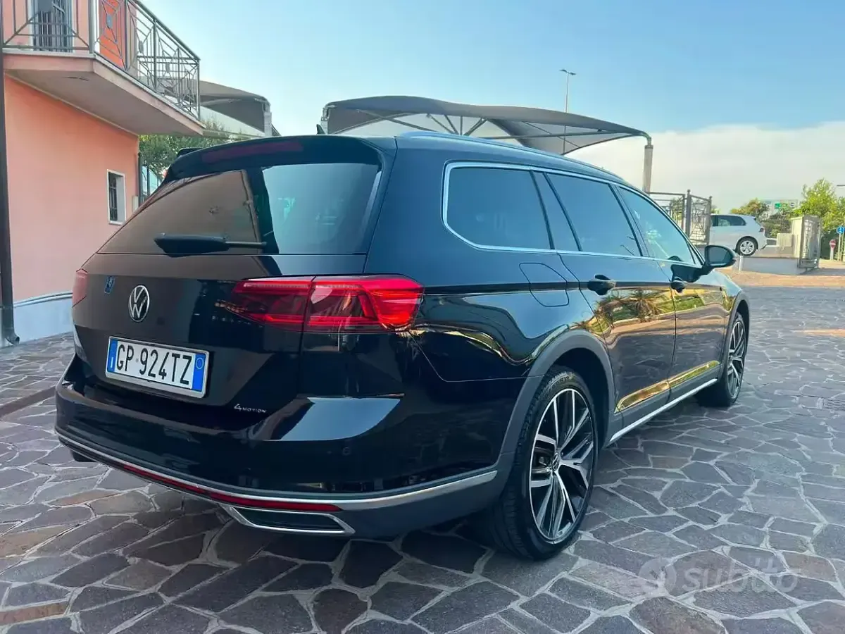 Usata VW Passat Alltrack 200 CV (147 kW) 2023 Nero Station wagon