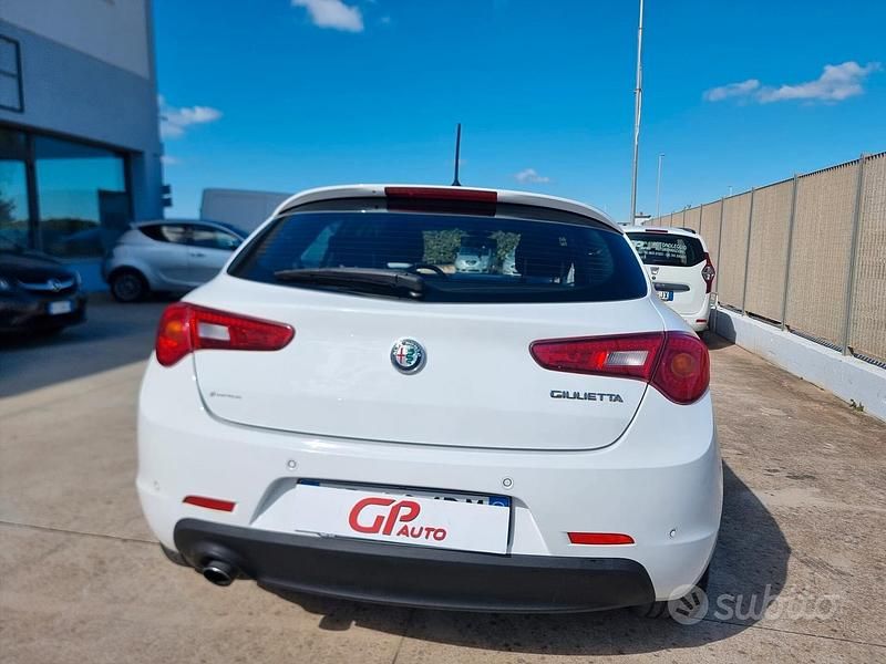 Usata Alfa Romeo Giulietta Veloce 120 CV (88 kW) 2017 Bianco Utilitaria
