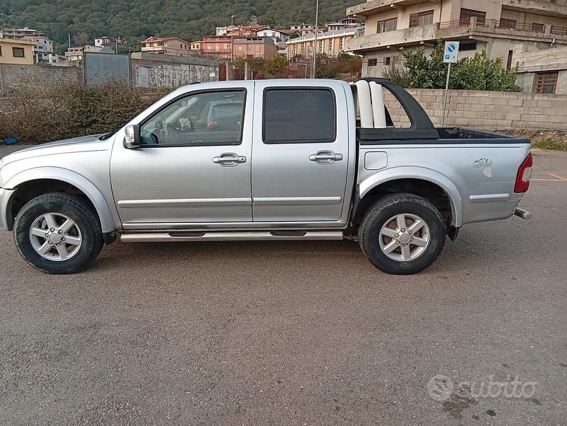 Usata Isuzu D-Max 131 CV (96 kW) 2006 Grigio Pick-up