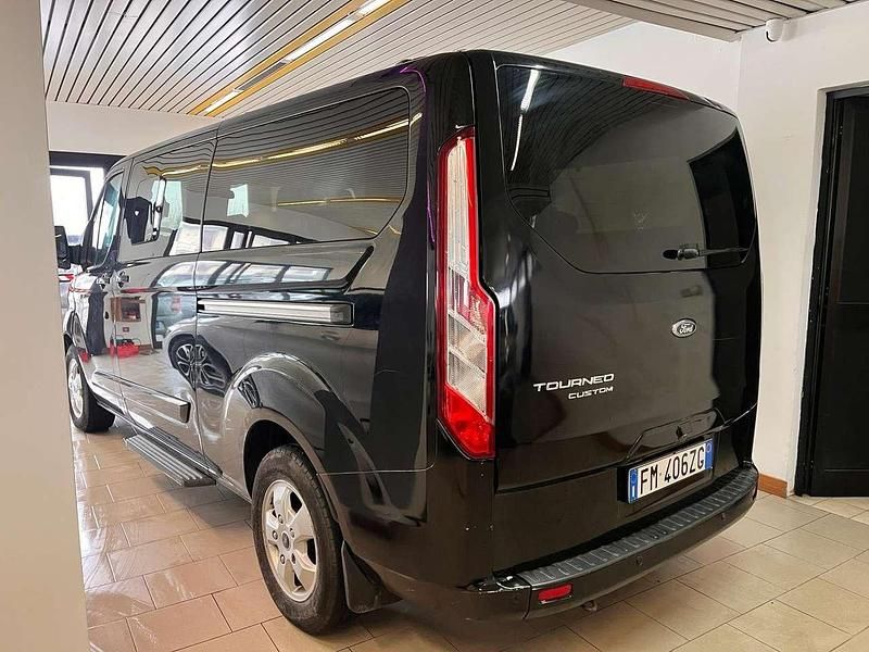 Usata Ford Tourneo Titanium 170 CV (125 kW) 2017 Nero Furgone